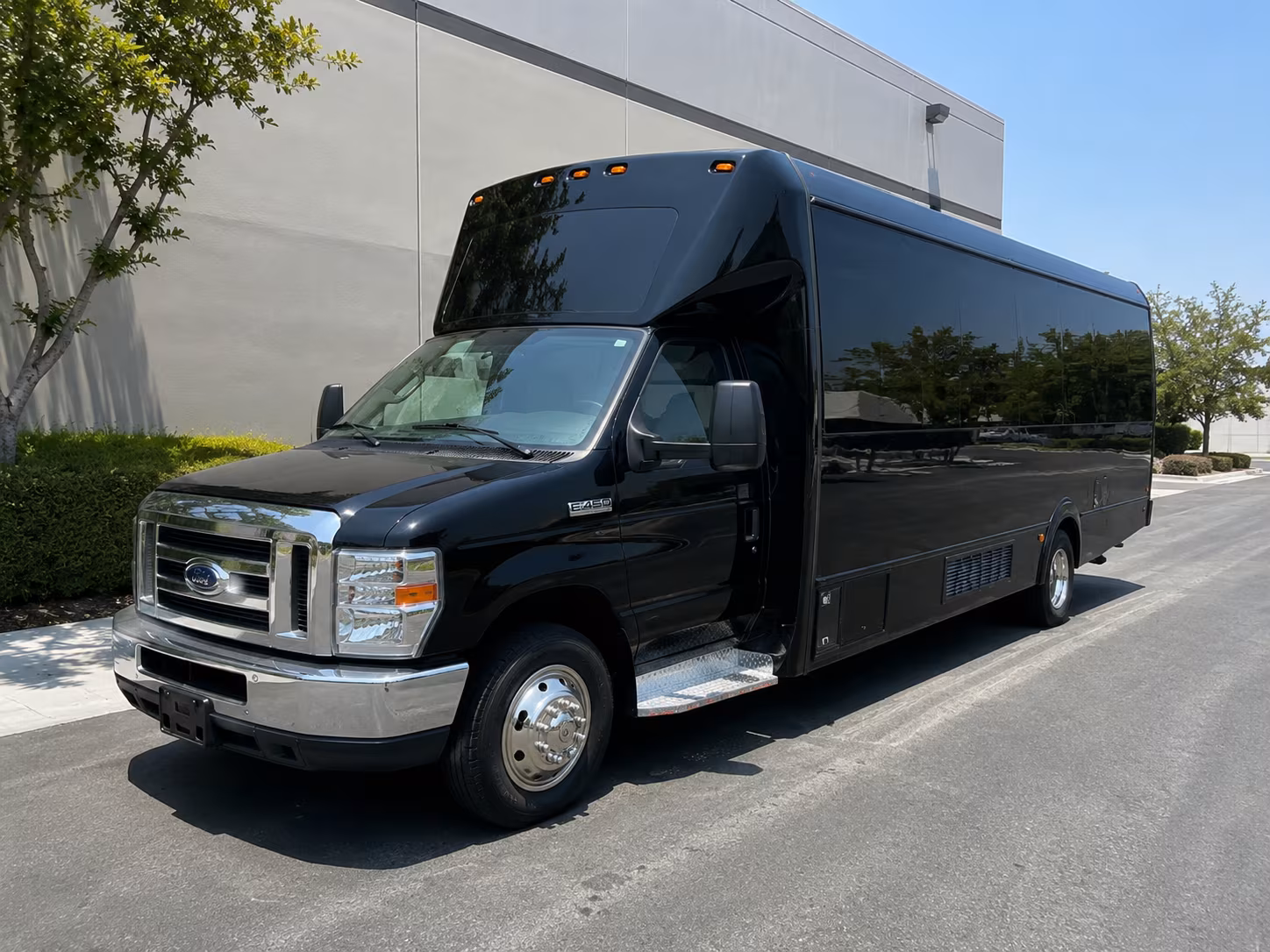 affordable saint paul prom party bus prices split across your group