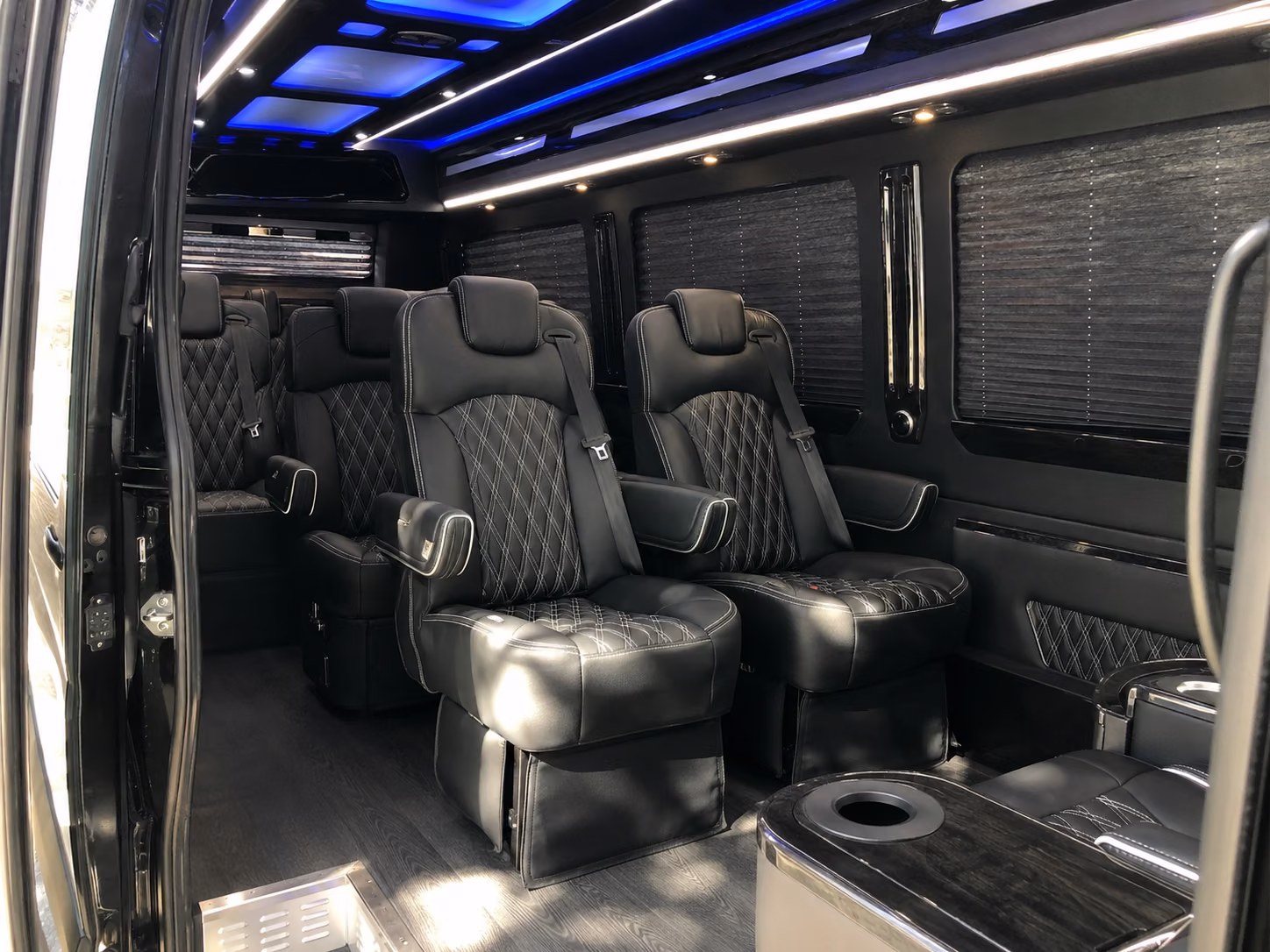saint paul airport shuttle bus rentals for private groups